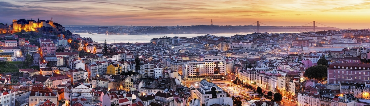 Panorama von Lissabon Skyline Portugal (TTstudio / stock.adobe.com)  lizenziertes Stockfoto 
License Information available under 'Proof of Image Sources'